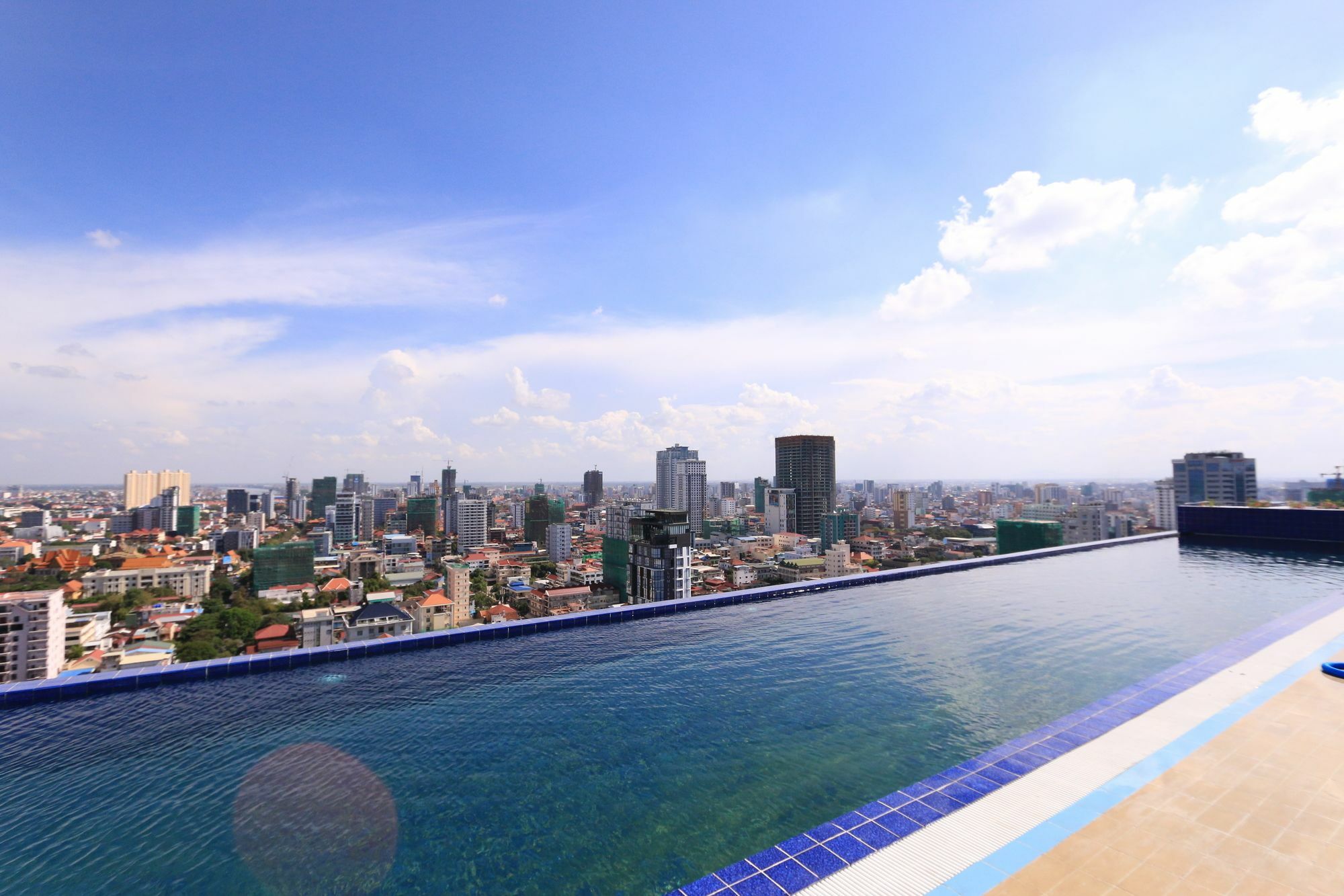 Eastland Hotel & Apartment Phnom Pen Exterior foto